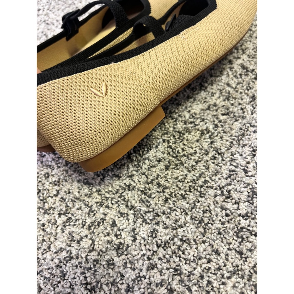Elegant Two-Tone Flats - Picture 7 of 8